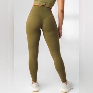 BALANCE ATHLETICA Cloud Pant. Size Small. Color: Willow.